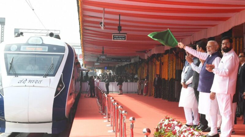 उत्सव बनी वंदे भारत ट्रेन…प्रधानमंत्री मोदी ने नागपुर से हरी झंडी दिखाकर रवाना किया …बिलासपुर~रायपुर सहित विभिन्न स्टेशनों पर भव्य स्वागत…