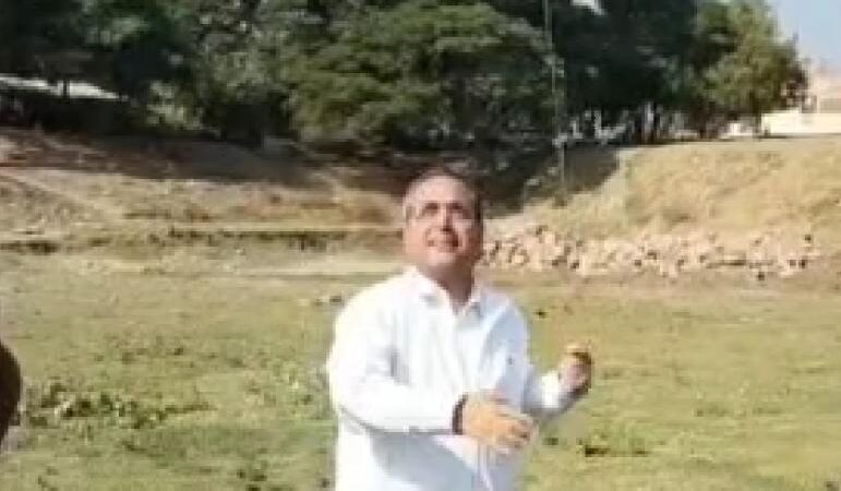 पतंगबाज़ विधायक शैलेश पाण्डेय ; दिखाया हुनर, दो पेंच काटे…(देखें, वीडियो)
