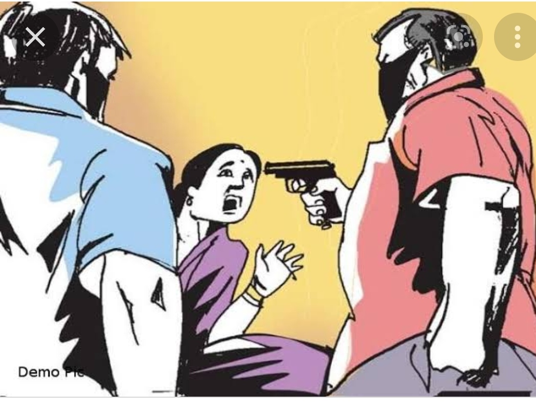 mediantar exclusive…बिलासपुर में कांग्रेस नेता के घर दिनदहाड़े डकैती…महिलाओं पर बंदूक अड़ाकर नकाबपोश डकैतों ने वारदात को दिया अंजाम, नगदी व गहने ले गए डकैत…