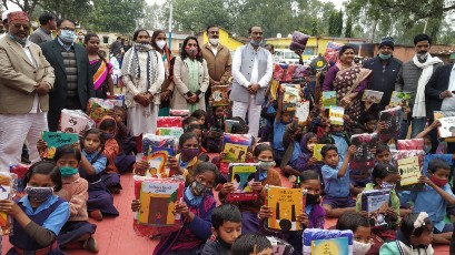 *कहानियों का पिटारा पुस्तकालय का शुभारंभ…*पुस्तकों के माध्यम से बच्चों का होता है सर्वांगीण विकास – सांसद श्रीमती ज्योत्सना चरणदास महंत*कहानियों का पिटारा पुस्तकालय का शुभारंभ एक अनूठी पहल- विधायक डॉ. के. के. ध्रुव*किताबें होती हैं बच्चों की सच्ची दोस्त- कलेक्टर सुश्री गांधी