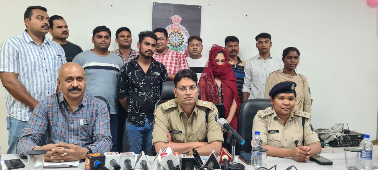 नशे के विरुद्ध अभियान ; पुलिस ने 6.5 लाख की नशीली सामग्री जब्त की, 5 को गिरफ्तार किया…