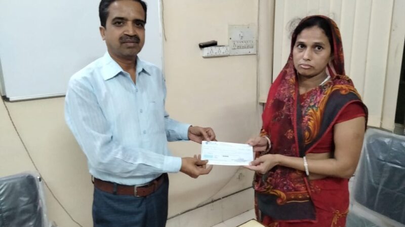 दिवंगत पत्रकार के परिजनों को 2 लाख की सहायता…