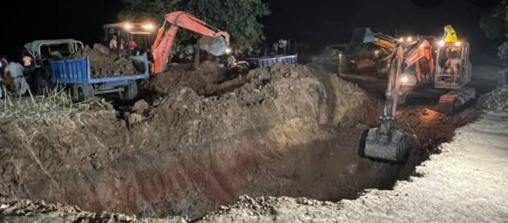 बारह साल का बच्चा 80 फीट गहरे बोरवेल में गिरा, बचाव कार्य जारी…