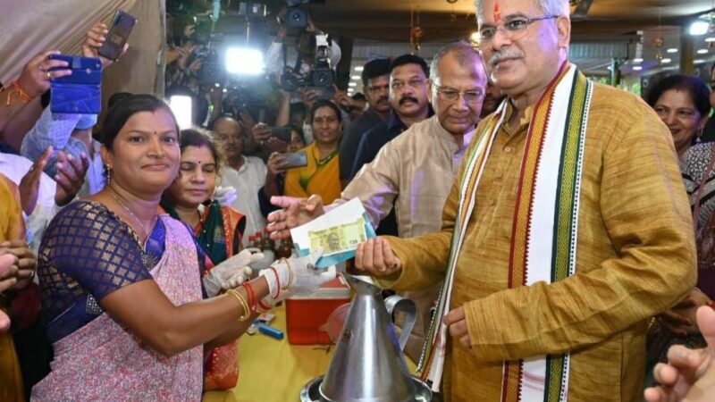मुख्यमंत्री भूपेश बघेल ने की देश में अपनी तरह की पहली और अनूठी योजना गौमूत्र खरीदी की शुरुआत…