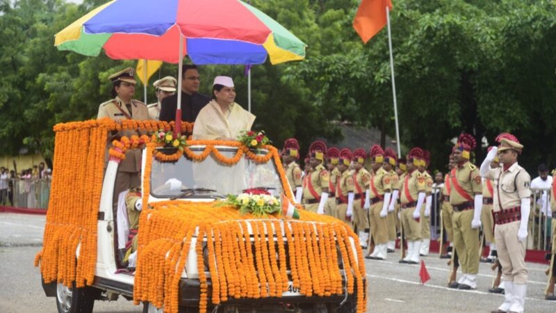 रिमझिम फुहारों के बीच जश्न-ए-आज़ादी…स्वतंत्रता दिवस की 75वीं वर्षगांठ पर संसदीय सचिव श्रीमती रश्मि सिंह ने बिलासपुर पुलिस ग्राउंड में किया ध्वजारोहण…