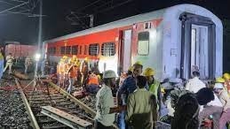ट्रेन एक्सीडेंट ; बिलासपुर-भगत की कोठी एक्सप्रेस और मालगाड़ी में टक्कर, 4 पहिये पटरी से उतरे, 2 यात्रियों को मामूली चोट…
