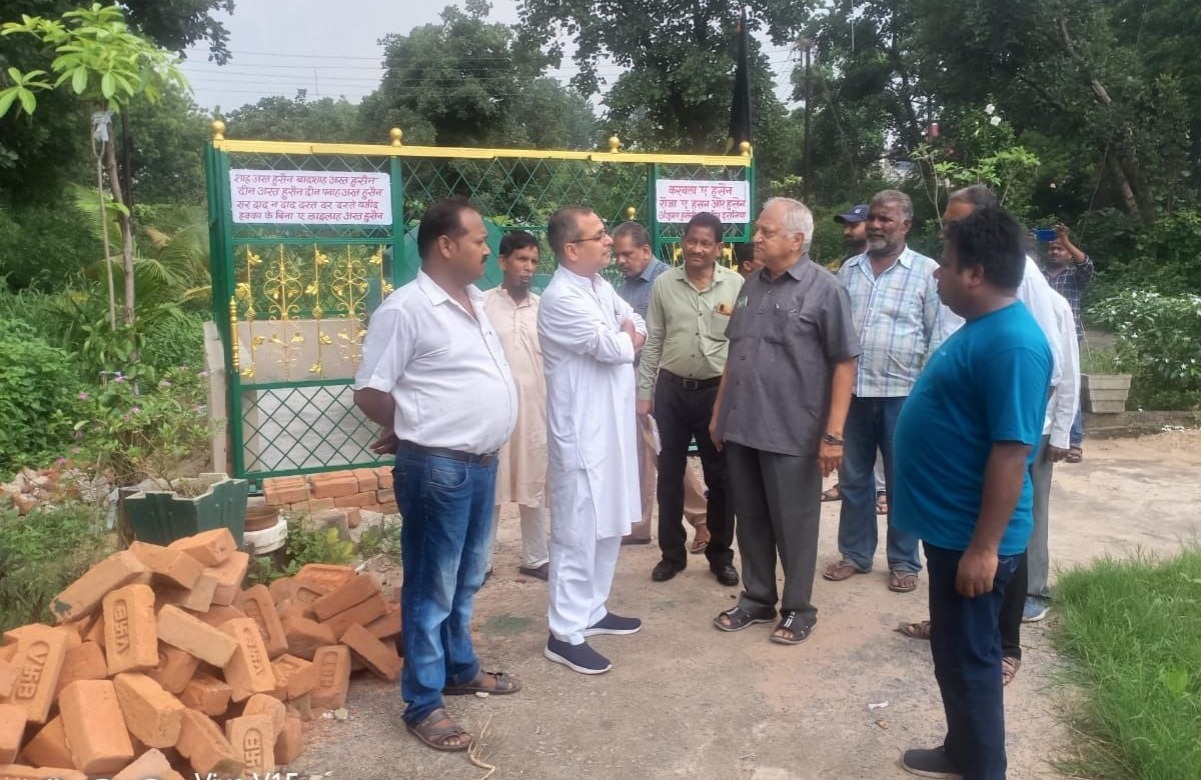 विधायक निधि से स्वीकृत 19 लाख का काम देखने शैलेष पाण्डेय पहुंचे कब्रिस्तान, 5 लाख और देने की घोषणा…