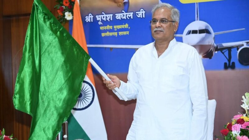 छत्तीसगढ़ के मुख्यमंत्री भूपेश बघेल और केंद्रीय मंत्री ज्योतिरादित्य सिंधिया ने बिलासपुर-इंदौर फ्लाइट को हरी झंडी दिखाकर रवाना किया…