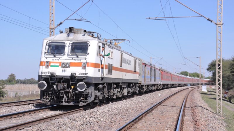 SECR ; एक बार फिर 24 यात्री गाड़ियाँ रद्द, 3 का मार्ग बदला…