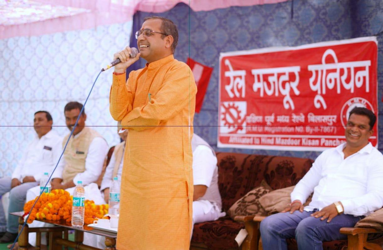 नगर विधायक रेल मजदूर यूनियन में…जनता और रेल कर्मचारी दोनों नाराज़ है मोदी सरकार से – शैलेष पाण्डेय