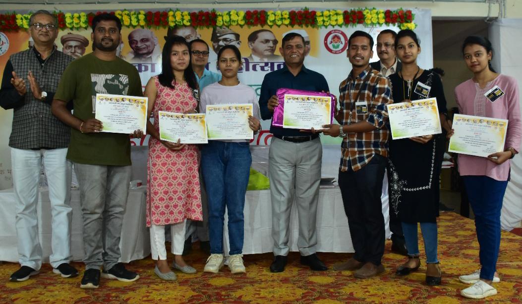 मल्टीमीडिया चित्र प्रदर्शनी…युवाओं के योगदान से ही होता है सर्वश्रेष्ठ राष्ट्र का निर्माणः आईजी डांगी