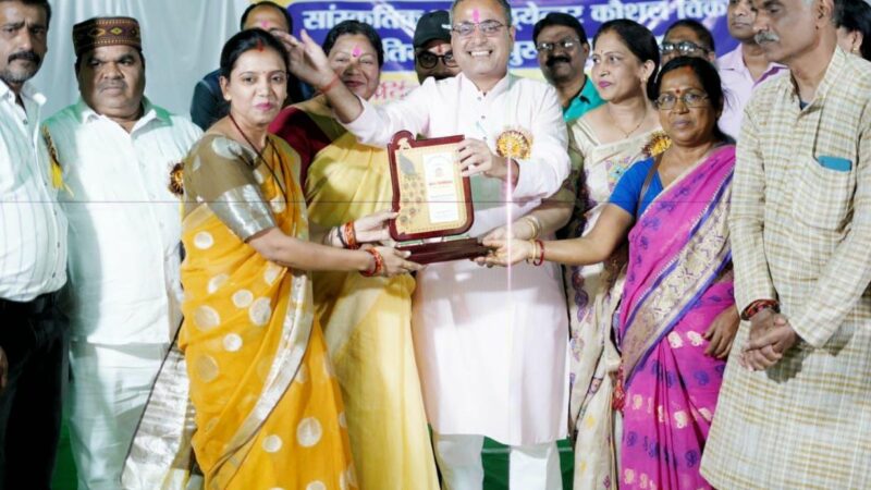विधायक शैलेश की सज्जनता ; सरकंडा बालक शाला के 1000 बच्चों के पास जूते नहीं थे, उन्होंने अपना एक माह का वेतन दे दिया…