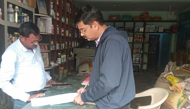 कृषि विभाग की कार्रवाई ; अवैध रूप से भण्डारित 28 टन यूरिया बरामद, बिना स्रोत प्रमाण पत्र के खाद बेच रहे थे…