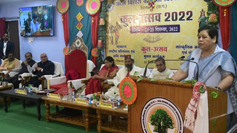 अटल विवि.के कुल-उत्सव में राज्यपाल…अटल बिहारी वाजपेयी की प्रतिमा का किया अनावरण, कहा- अटल जी सच्चे जननायक थे…