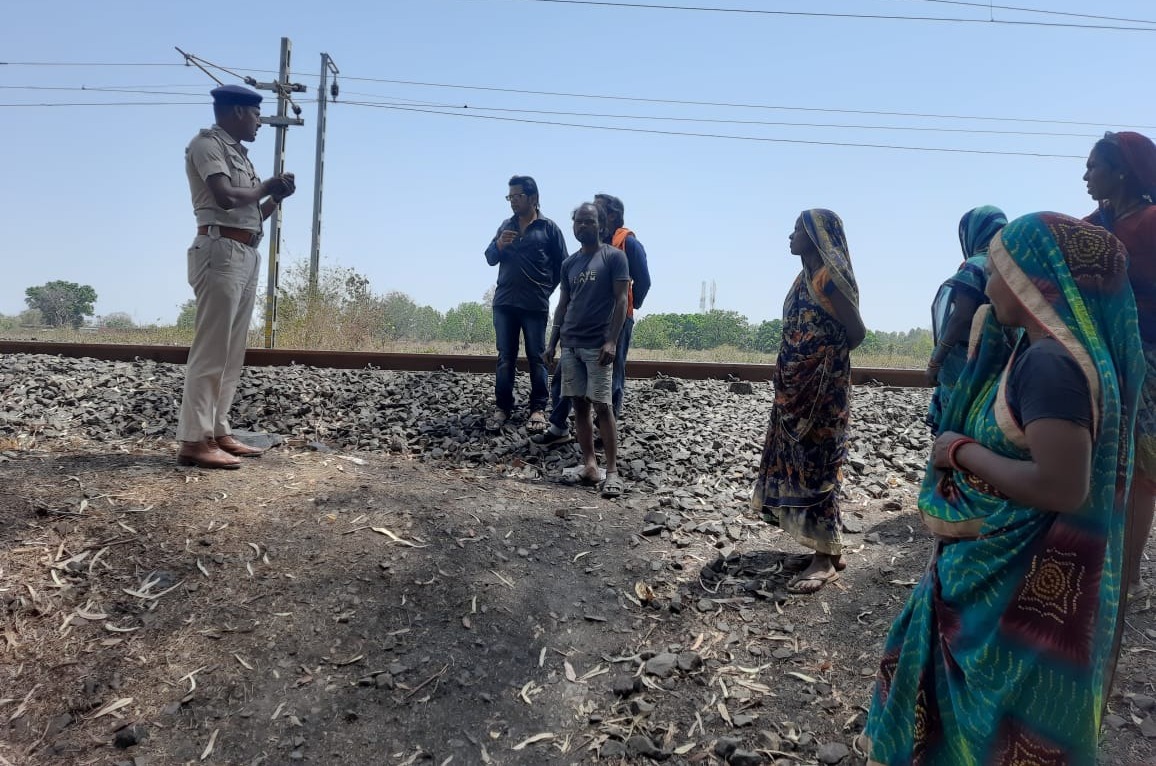 ट्रेनों में पत्थरबाजी ; रेलवे सुरक्षा बल का जागरूकता अभियान, रेलवे देश की संपत्ति है, इसकी सुरक्षा की जिम्मेदारी हम सबकी…