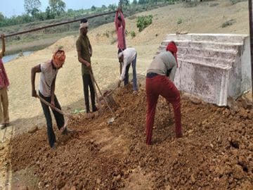 किडनी चोरी की आशंका ; 25 दिन बाद कब्र खोदकर निकाली लाश, पोस्टमार्टम हुआ, सड़क हादसे के बाद इलाज के दौरान हुई थी मौत…