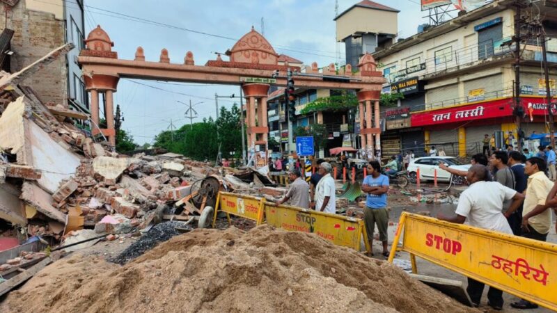 बिलासपुर में 3 मंजिला व्यावसायिक इमारत ढही, ननि ने 5 सदस्यीय जांच-समिति बनाई, नेताओं ने मुआवजा माँगा, ठेकेदार संघ ने 5 लाख की सहायता राशि तत्काल दे दी…