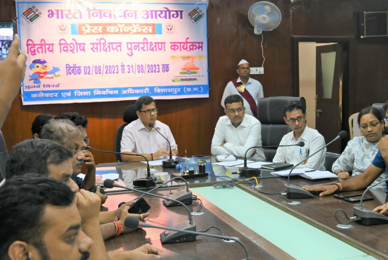 बिलासपुर के नए कलेक्टर की चुनाव-तैयारियों पर मीडिया से बातचीत…“शत-प्रतिशत मतदान, बिलासपुर का अभिमान“ को बताया अभियान का सूत्र-वाक्य, राजनैतिक दलों की बैठक भी साथ-साथ…