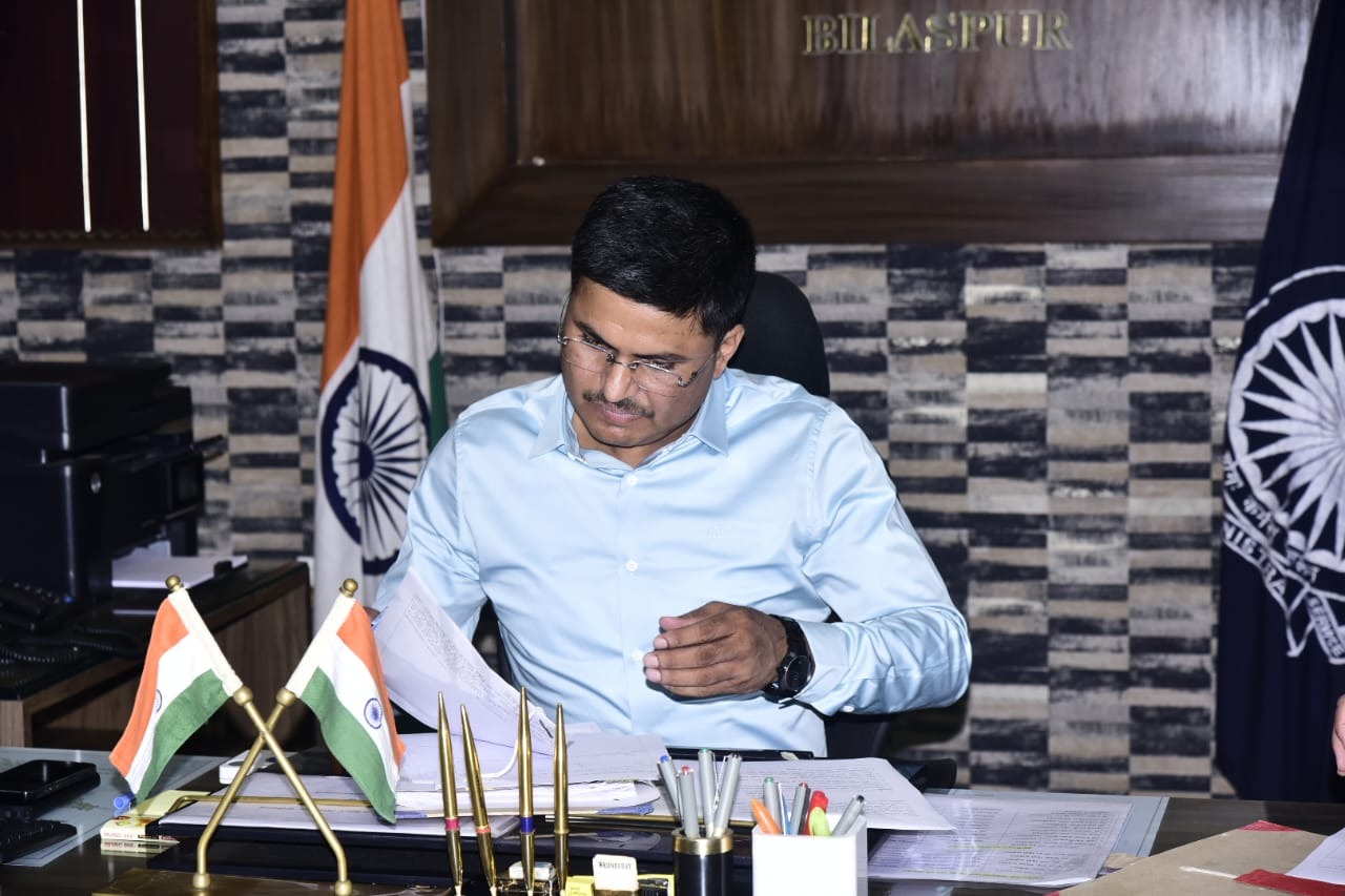 नये कलेक्टर अवनीश शरण ने कार्यभार ग्रहण किया, शांतिपूर्ण चुनाव संपन्न कराना सर्वोच्च प्राथमिकता…