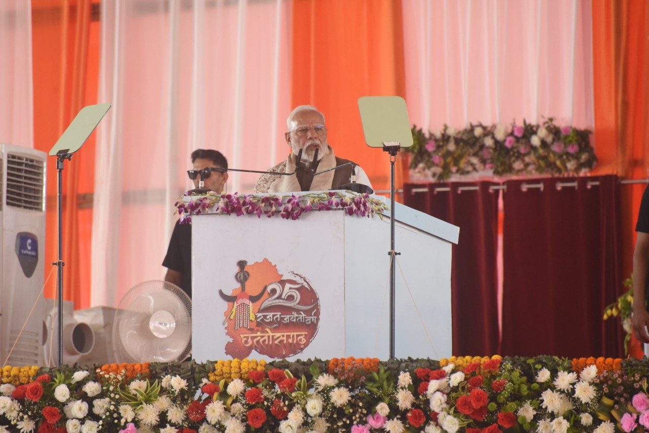 PM मोदी ने दी CG के बिलासपुर में 33,700 करोड़ रुपये से अधिक की सौगात…नवरात्र और नव-वर्ष के अवसर पर छत्तीसगढ़ के तीन लाख गरीब परिवार अपने नए घर में प्रवेश कर रहे हैं: प्रधानमंत्री