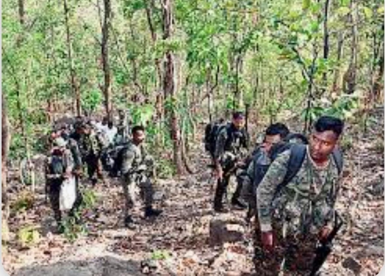 CG का नक्सल-मुक्ति अभियान ; भीषण मुठभेड़ में 26 से ज्यादा नक्सली मारे गए, 1 पुलिस-सहयोगी शहीद, 1 जवान घायल…