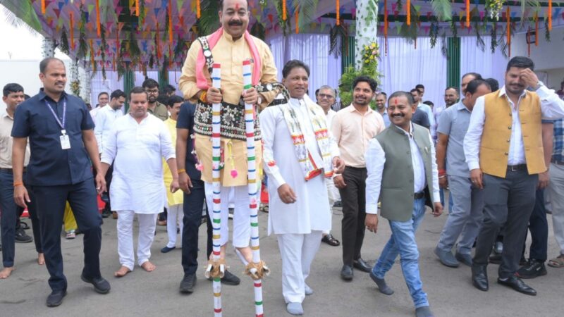 उप-मुख्यमंत्री अरुण साव के निवास पर छग के लोक-पर्व “हरेली” की धूम…