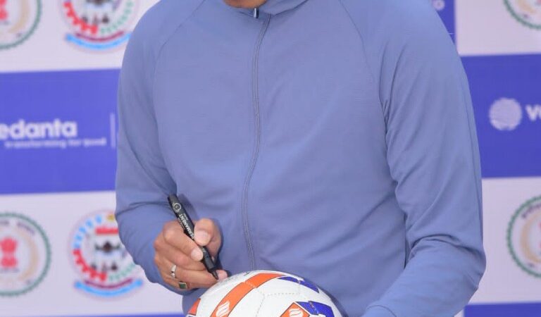 “बालको” की खेल अकादमी में फुटबॉलर बाइचुंग भूटिया ने किया खिलाड़ियों का उत्साहवर्धन…100 से अधिक खिलाड़ियों को भूटिया ने सिखाए अनुशासन के गुर और तकनीकी बारीकियां…