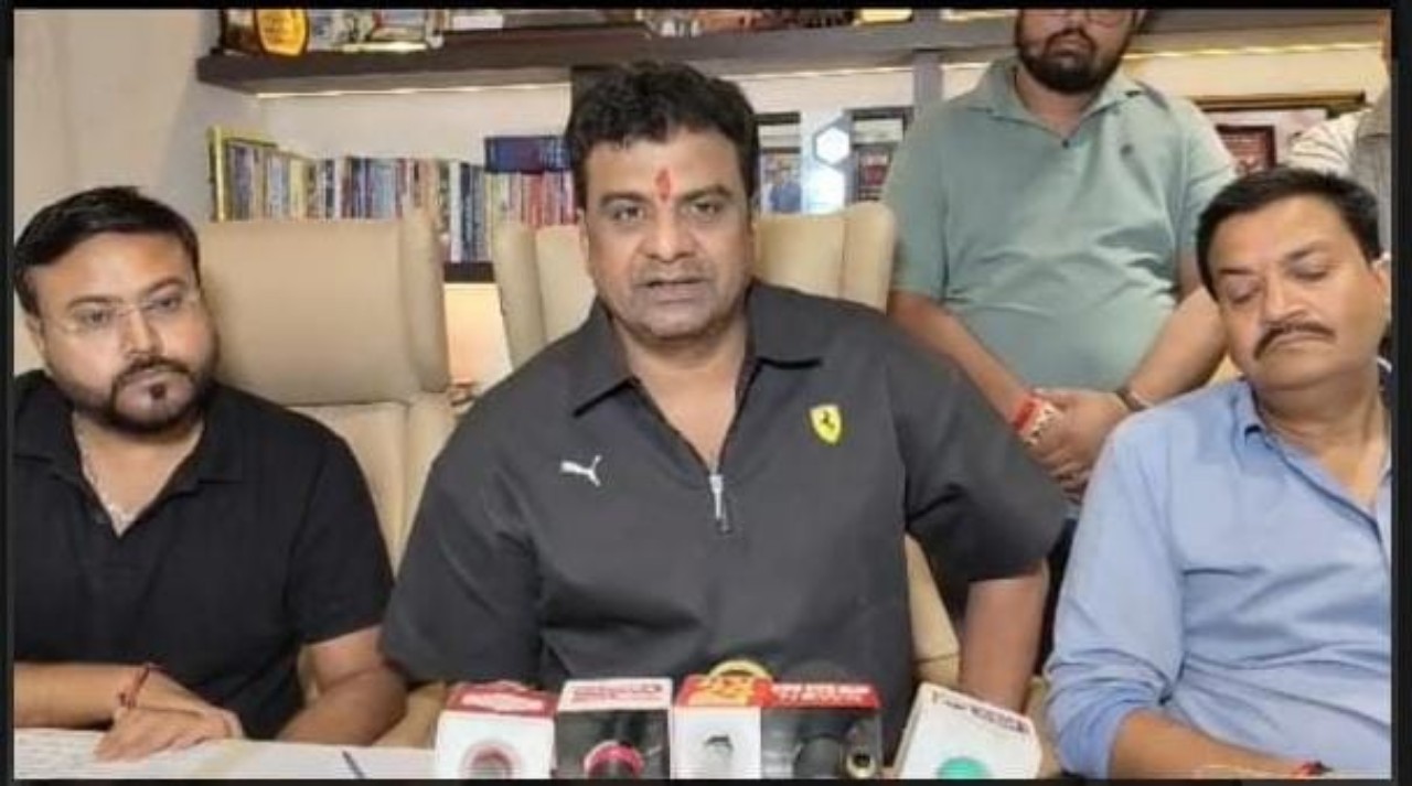 पी.सी. ज्वेलर्स पर हीरा जड़ित सोने की पुरानी अंगूठी की वापसी का वाजिब मूल्य नहीं देने का आरोप, सराफा एसोसिएशन ने एसएसपी से की शिकायत, कार्रवाई की मांग…