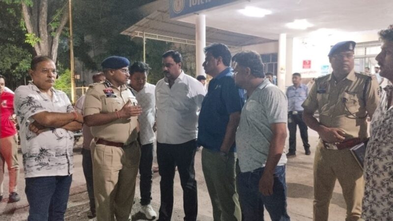 कोटमी हत्याकांड पर सर्राफा व्यापारियों में आक्रोश : प्रदेश सर्राफा अध्यक्ष कमल सोनी पहुंचे घटनास्थल, अपराधियों की जल्द गिरफ्तारी की मांग…